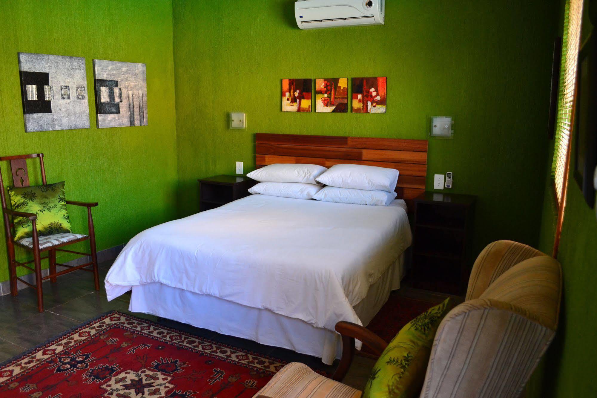 Boga Legaba Guest House & Conference Centre マフィケング エクステリア 写真
